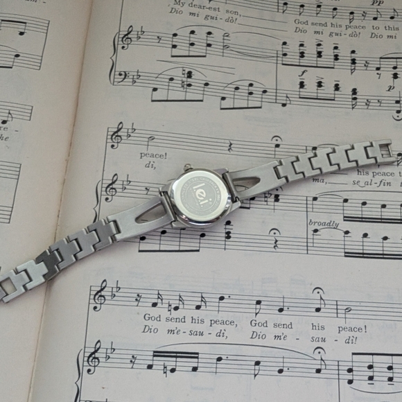 Silver and Cream Watch - Picture 6 of 9